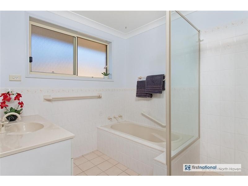 4 Bass Avenue, Laurieton NSW 2443