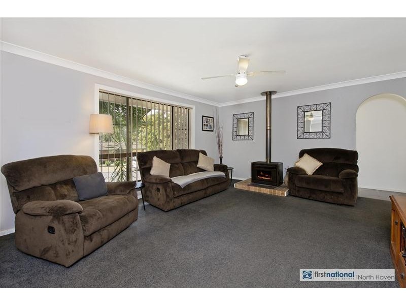 15 Elouera Place, Laurieton NSW 2443