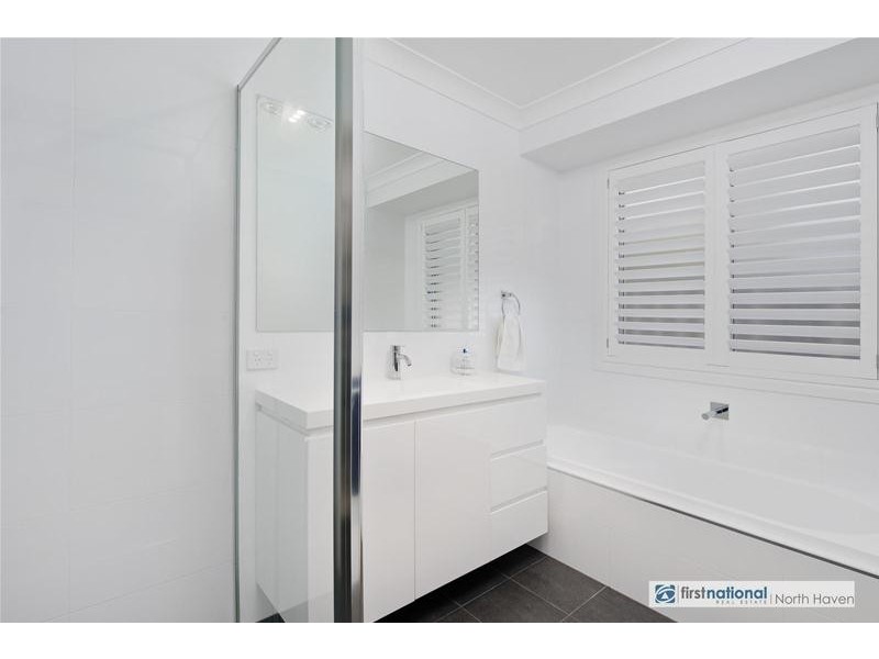 21B Investigator Way, Laurieton NSW 2443