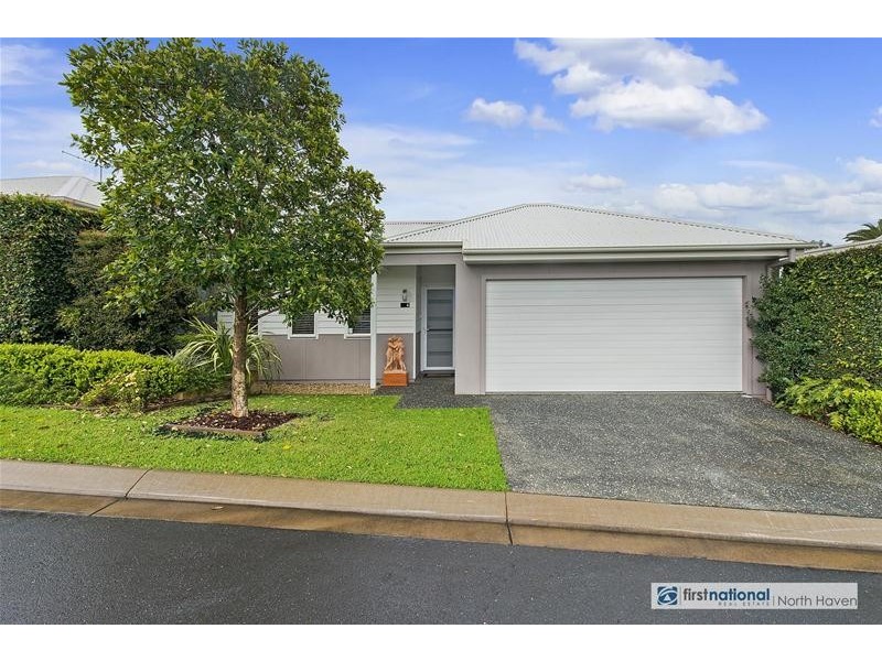 4 Arafura Street, Lake Cathie NSW 2445