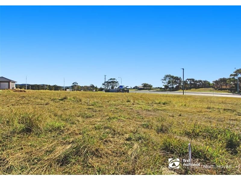 36 Summer Circuit, Lake Cathie NSW 2445