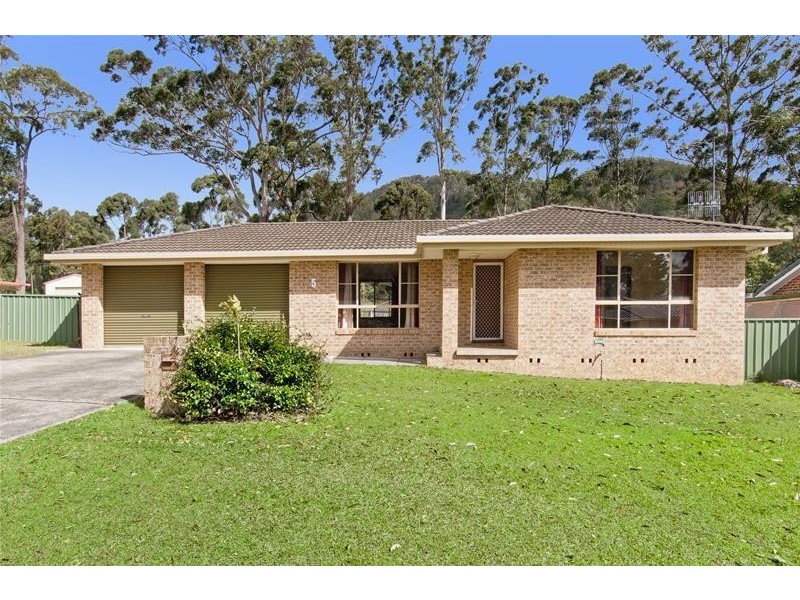 5 Lake View Crescent, Laurieton NSW 2443