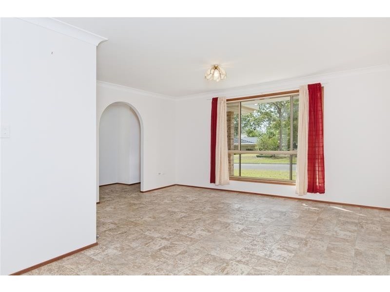 5 Lake View Crescent, Laurieton NSW 2443