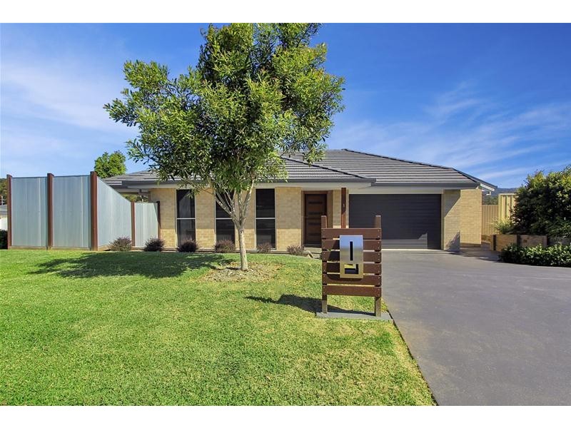 1 Satinwood Crescent, Kew NSW 2439