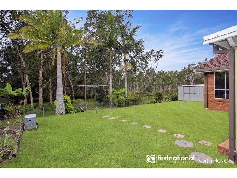 17 Glen Close, North Haven NSW 2443