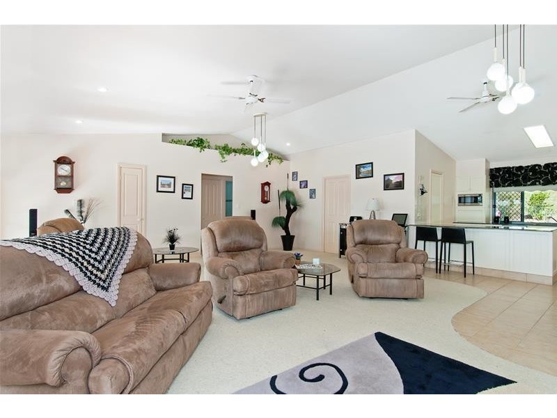 16-18 Waterview Crescent, Laurieton NSW 2443