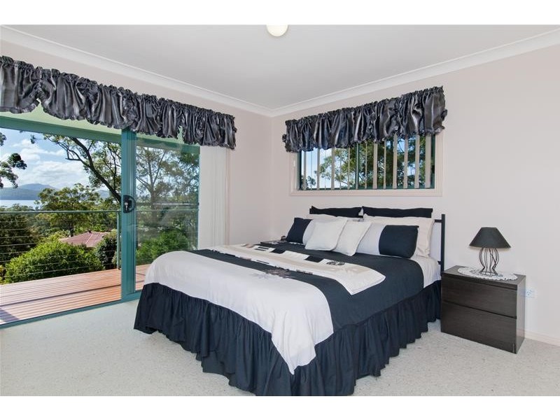 16-18 Waterview Crescent, Laurieton NSW 2443