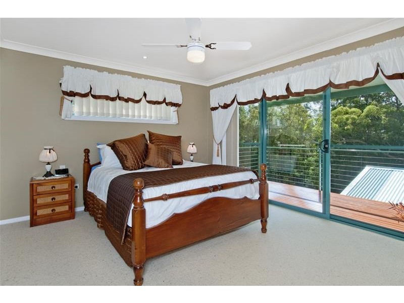 16-18 Waterview Crescent, Laurieton NSW 2443