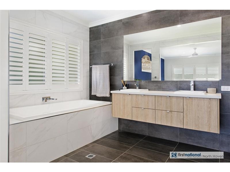 21 Hungerford Place, Bonny Hills NSW 2445