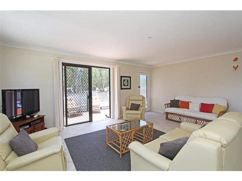 16 Bell Street, Dunbogan NSW 2443