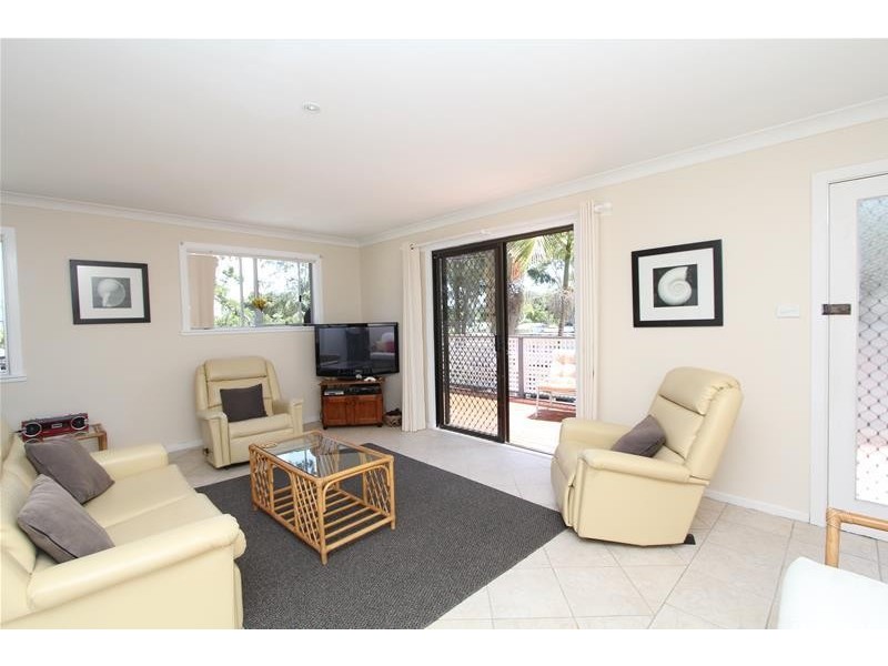 16 Bell Street, Dunbogan NSW 2443