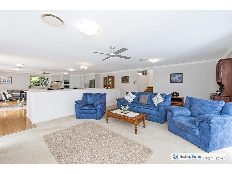 30 Kirmington Terrace, Laurieton NSW 2443