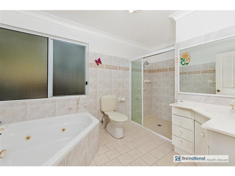30 Kirmington Terrace, Laurieton NSW 2443