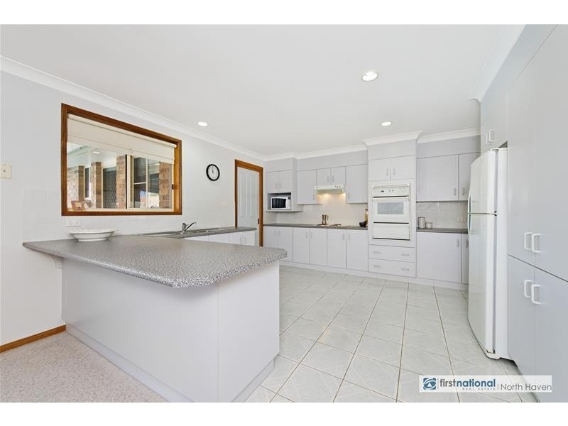 32 Murson Crescent, North Haven NSW 2443