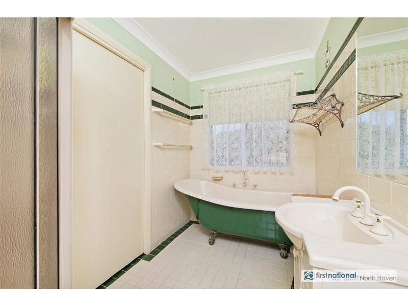 8 The Parade, North Haven NSW 2443