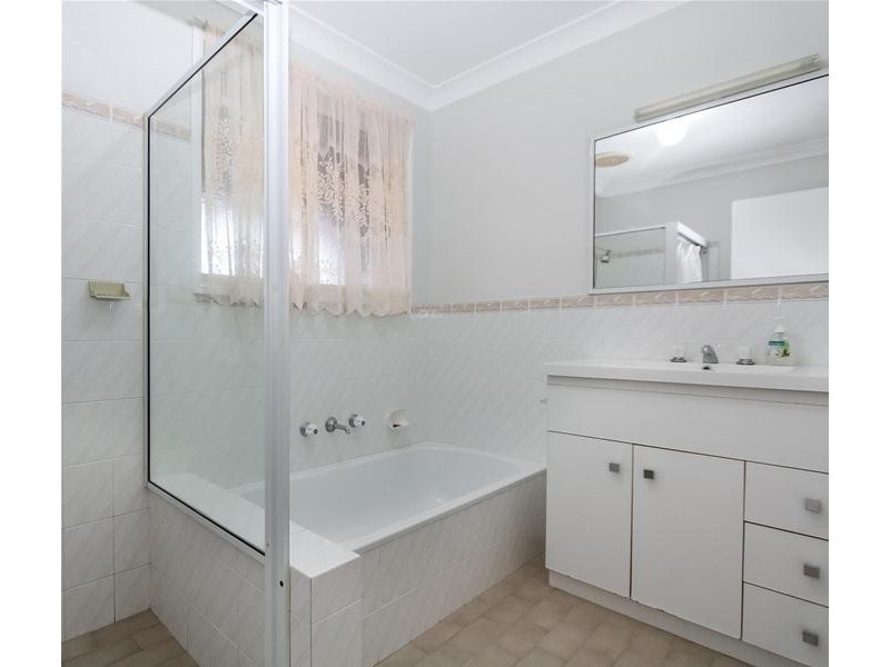 2/3 Lauren Close, North Haven NSW 2443