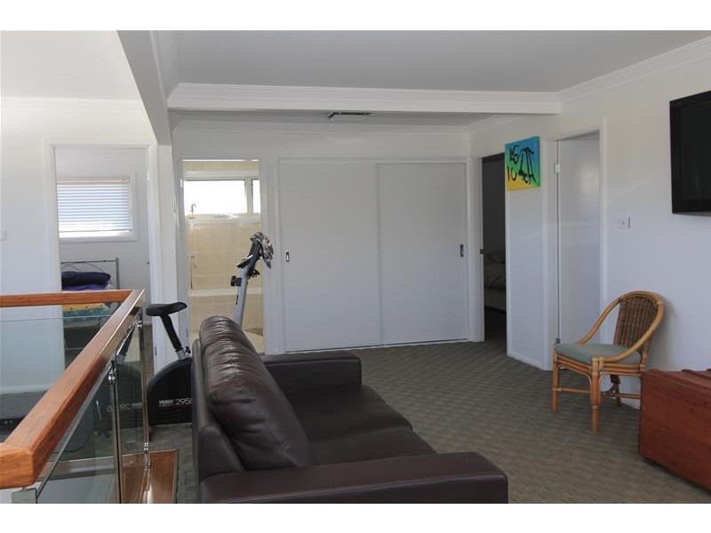 10 Koribah Avenue, Lake Cathie NSW 2445