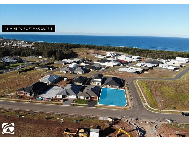 15 Seaside Drive, Lake Cathie NSW 2445