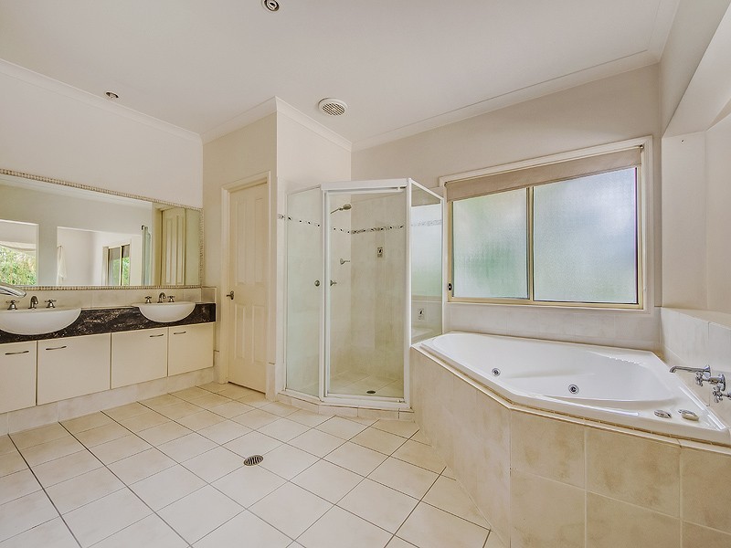 15 Montville Court, Varsity Lakes QLD 4227