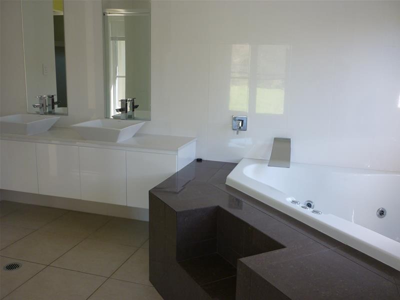 2 Ironbark Court, Wongawallan QLD 4210