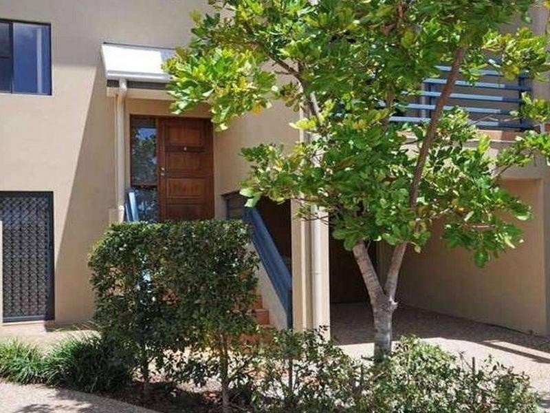 4/4 Acton Drive, Varsity Lakes QLD 4227