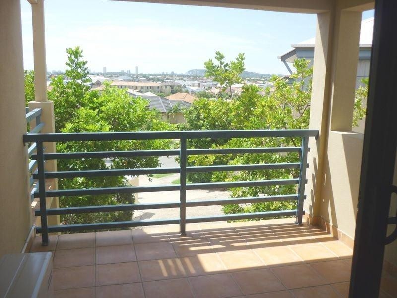 4/4 Acton Drive, Varsity Lakes QLD 4227