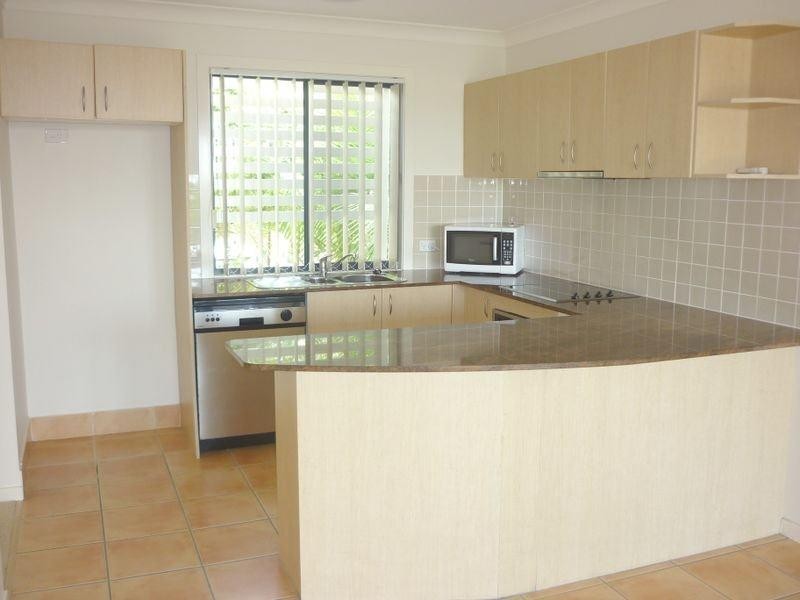 4/4 Acton Drive, Varsity Lakes QLD 4227