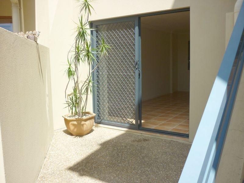 4/4 Acton Drive, Varsity Lakes QLD 4227