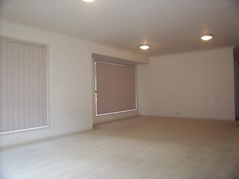 4 Queen Charlotte Court, Mudgeeraba QLD 4213