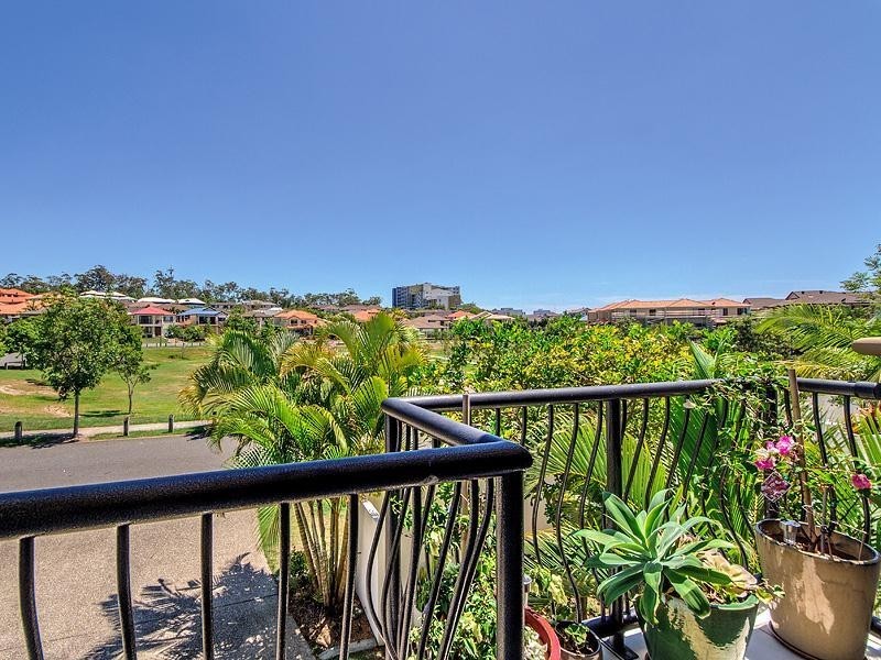 4/31 North Shore Avenue, Varsity Lakes QLD 4227