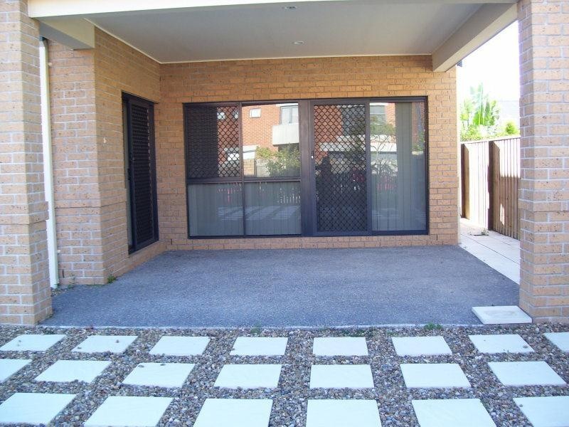 8 Shorehaven Place, Varsity Lakes QLD 4227