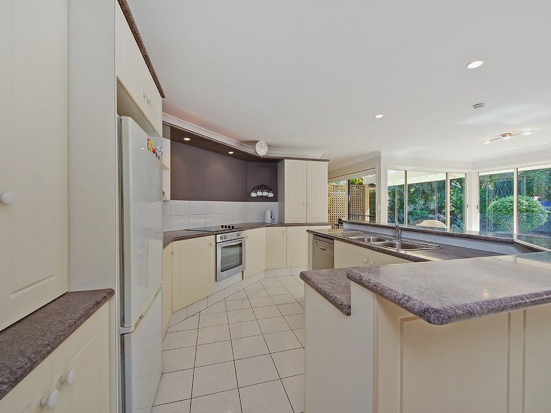 8 Nunawading Court, Robina QLD 4226