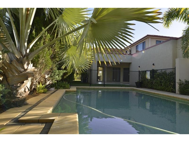 17 Meadowlake Drive, Carrara QLD 4211