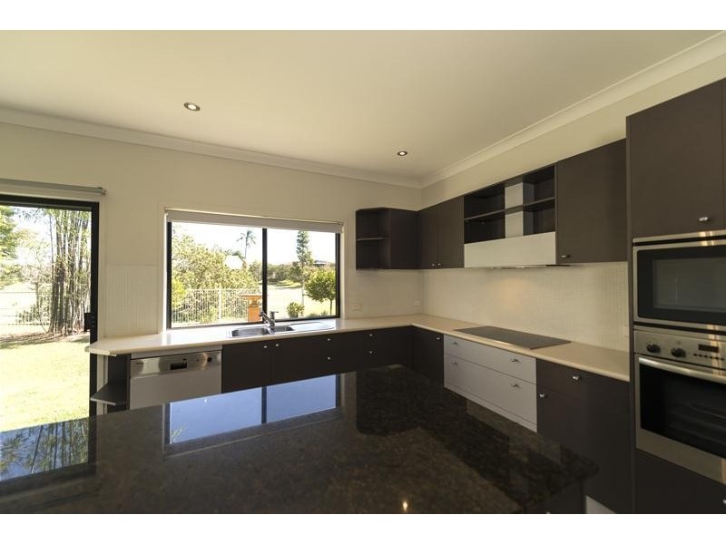 17 Meadowlake Drive, Carrara QLD 4211