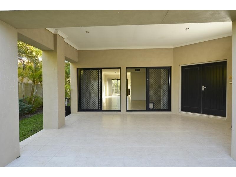 17 Meadowlake Drive, Carrara QLD 4211