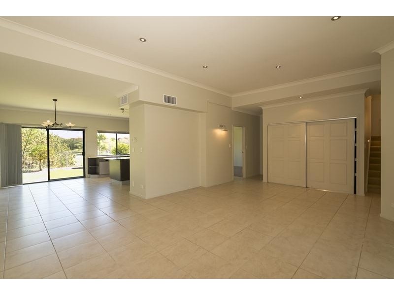 17 Meadowlake Drive, Carrara QLD 4211