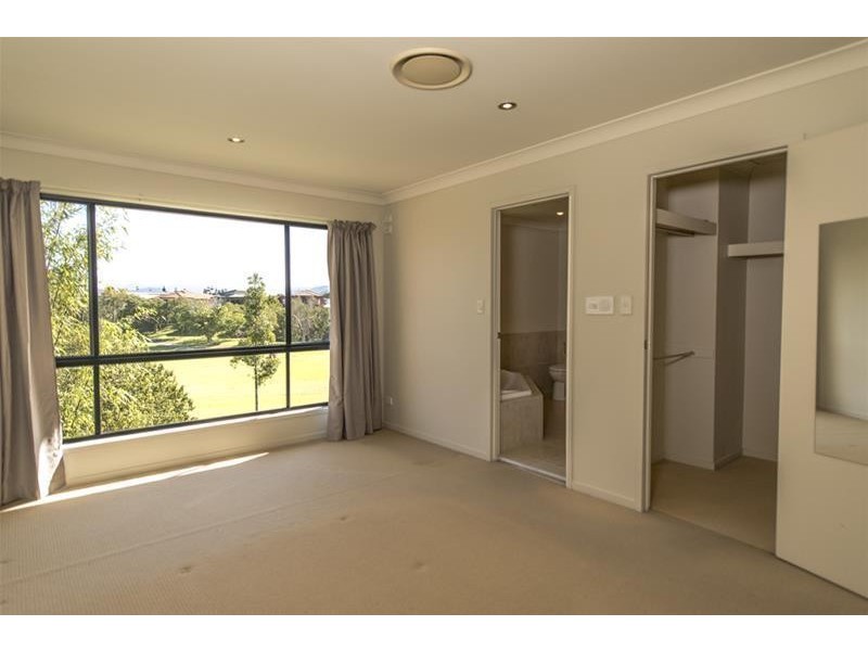 17 Meadowlake Drive, Carrara QLD 4211