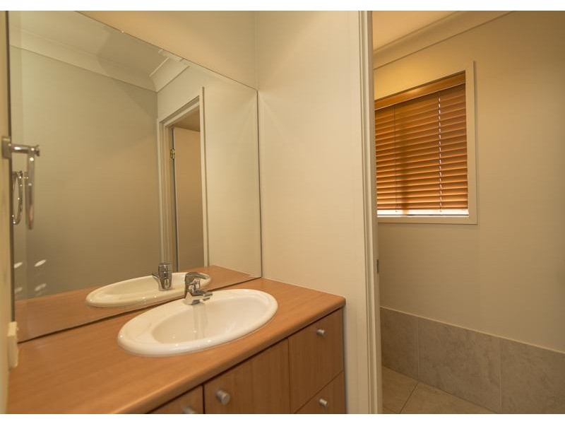 17 Meadowlake Drive, Carrara QLD 4211