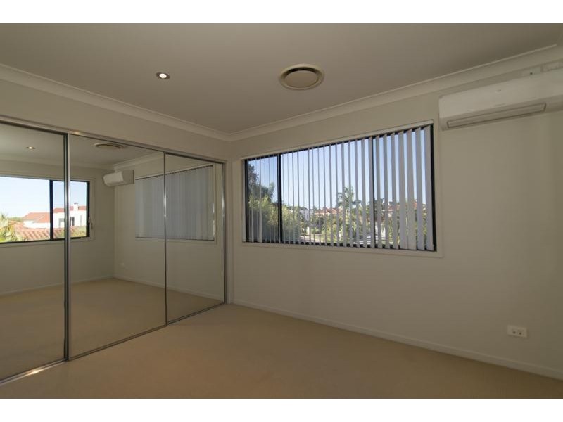 17 Meadowlake Drive, Carrara QLD 4211