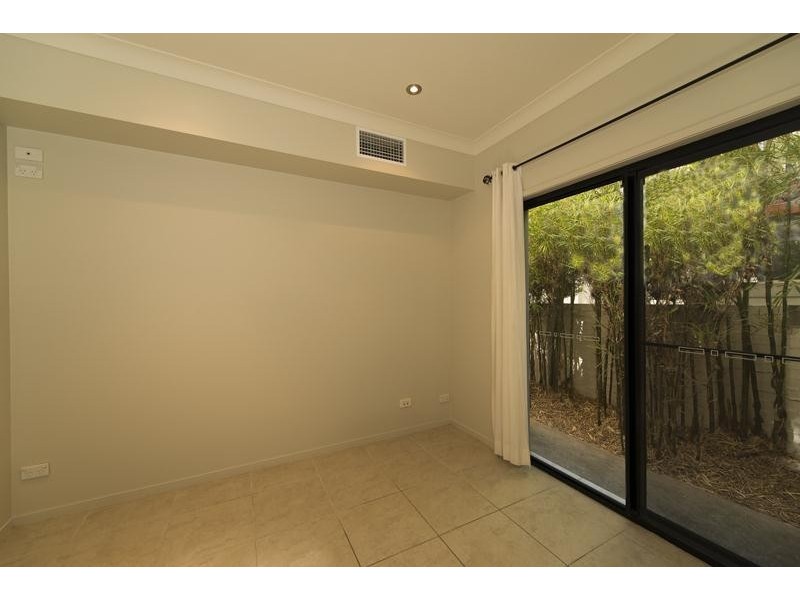 17 Meadowlake Drive, Carrara QLD 4211