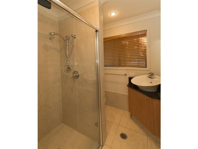 17 Meadowlake Drive, Carrara QLD 4211