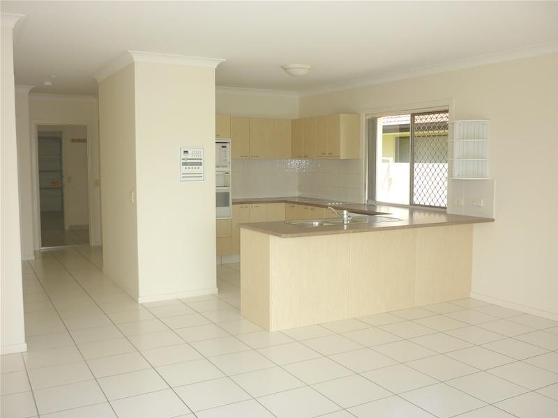 26 Vanderbilt Court, Varsity Lakes QLD 4227