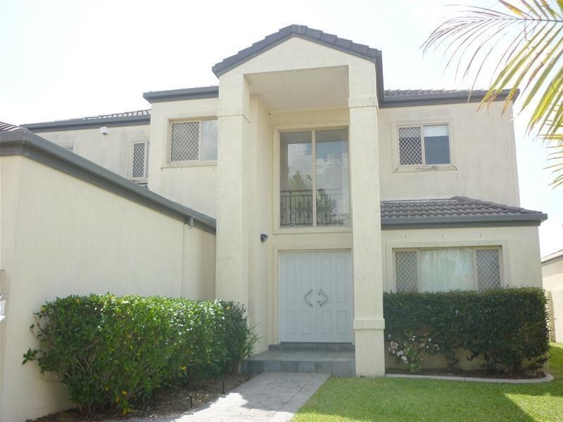 26 Vanderbilt Court, Varsity Lakes QLD 4227