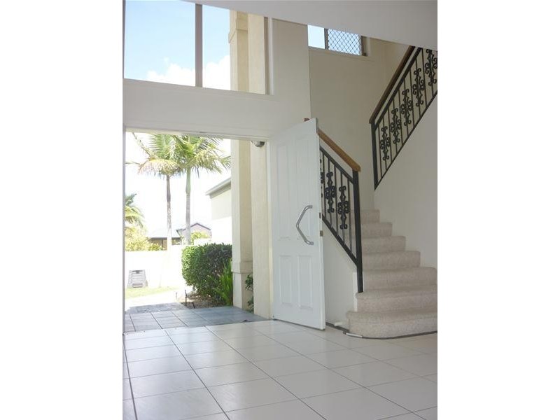 26 Vanderbilt Court, Varsity Lakes QLD 4227