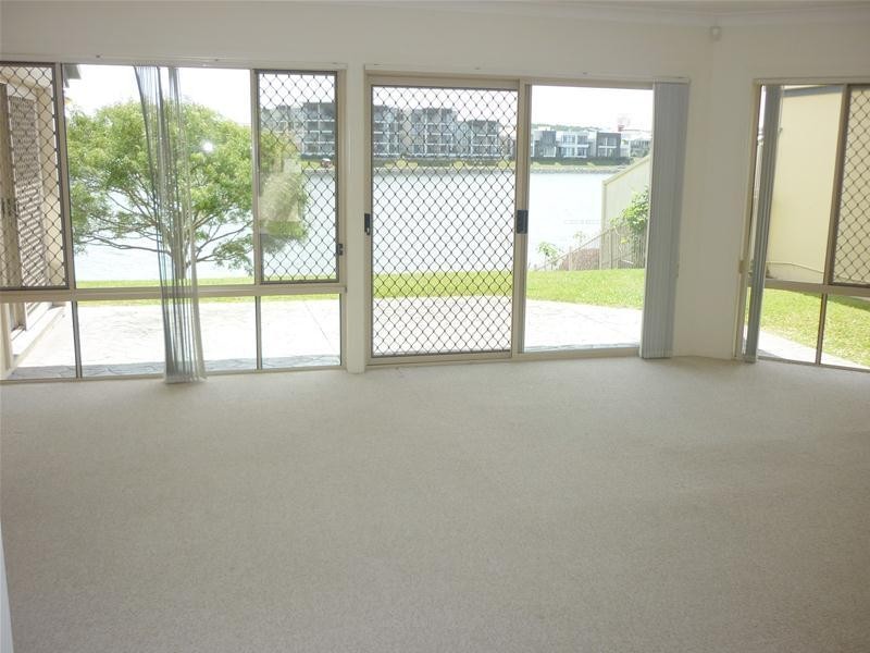 26 Vanderbilt Court, Varsity Lakes QLD 4227