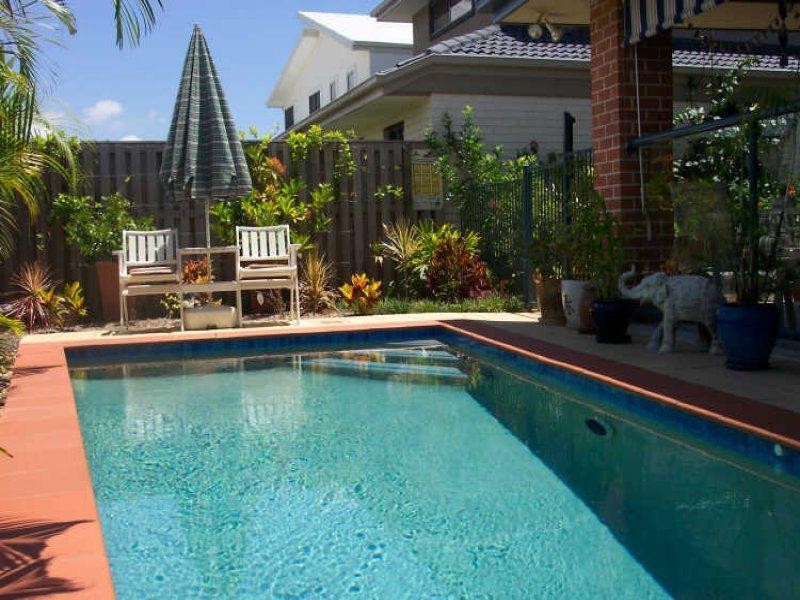 10 Oxford Court, Robina QLD 4226