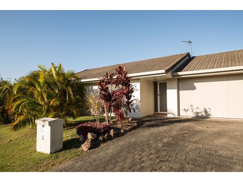 4 Bellbrook Close, Robina QLD 4226