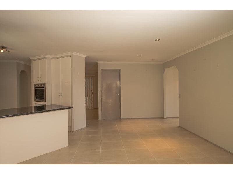 4 Bellbrook Close, Robina QLD 4226