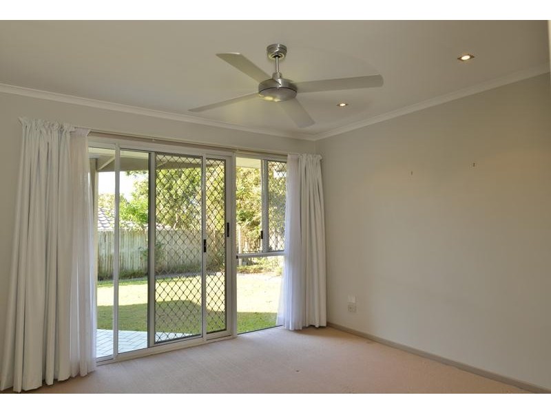 4 Bellbrook Close, Robina QLD 4226