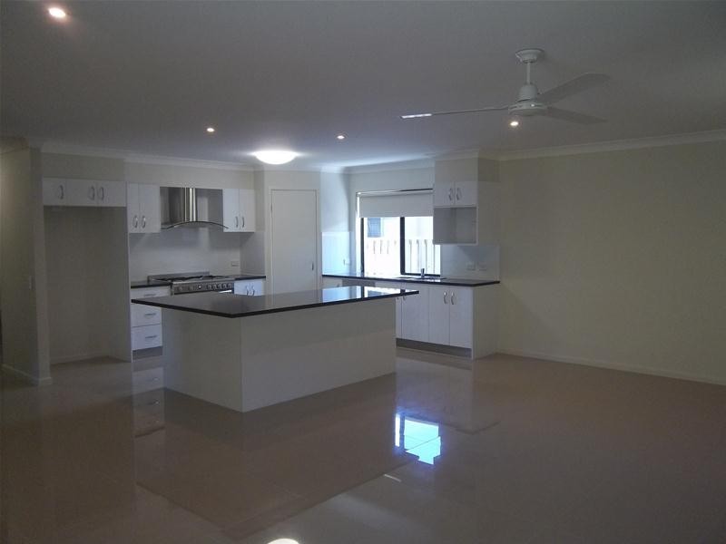 27 Angelia Lane, Merrimac QLD 4226